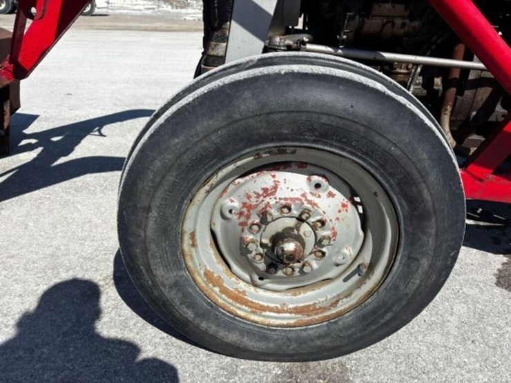 massey-ferguson-135-image-45