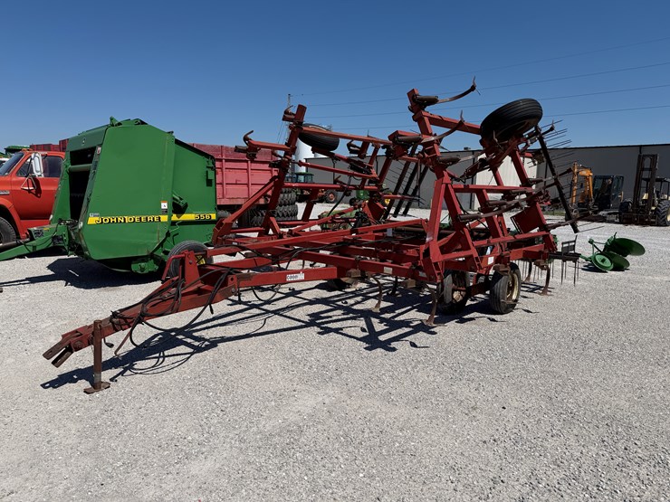 case-ih-4800-image-1