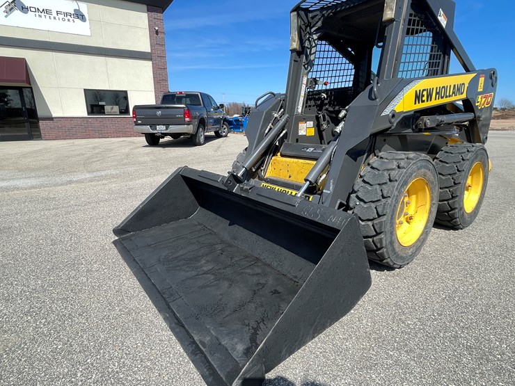 new-holland-l170-image-12