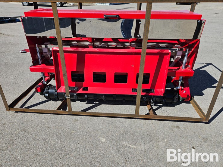 2025-massey-ferguson-730-image-6