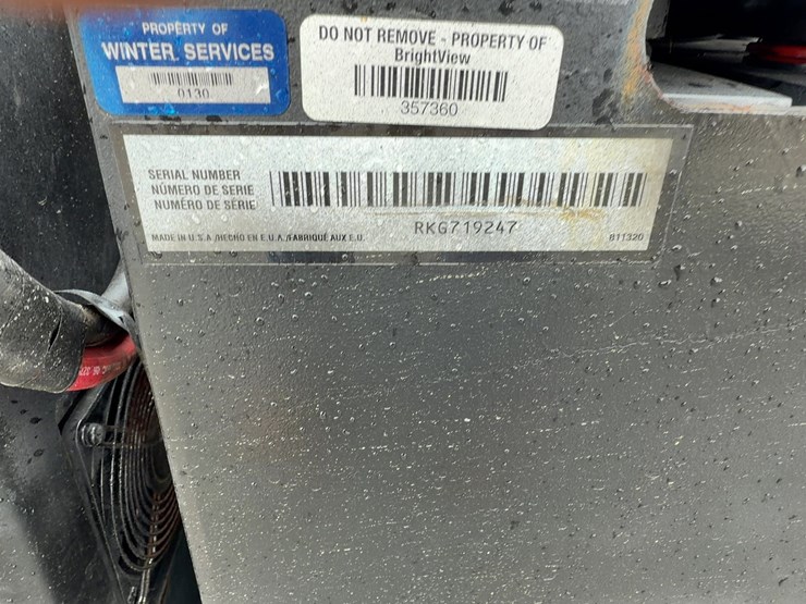 caterpillar-stand-on-electric-forklift-image-7