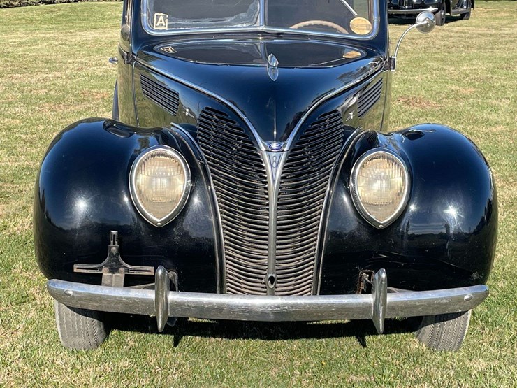 1938-ford-two-door-deluxe-sedan---original-car!-image-9