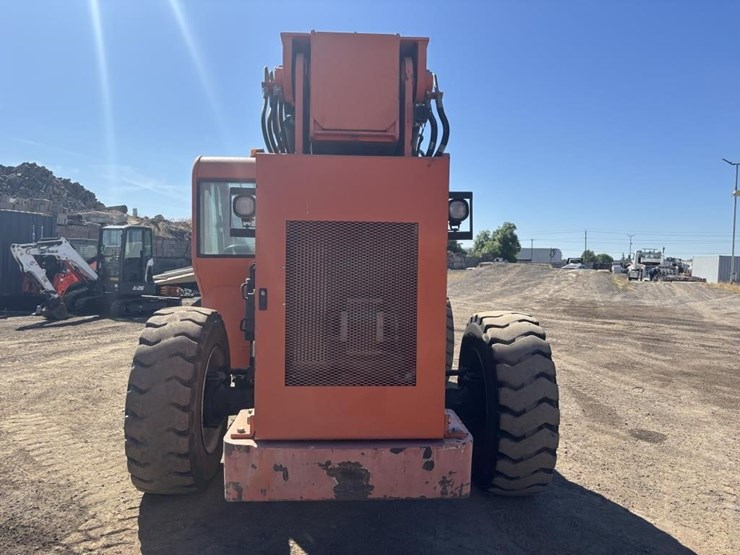 2014-jlg-8042-image-8