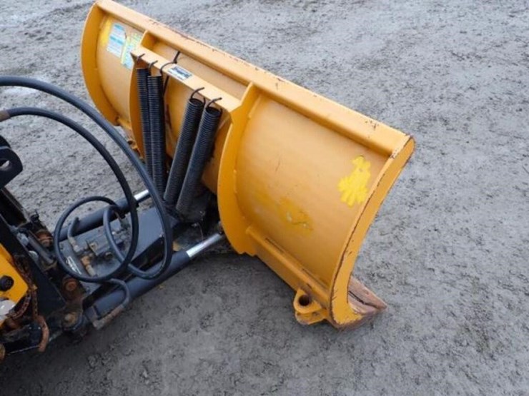 2004-trackless-rmt5t-series-v-4x4-sidewalk-tractor-image-32