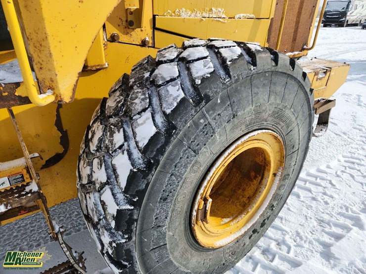 2013-deere-644k-image-10