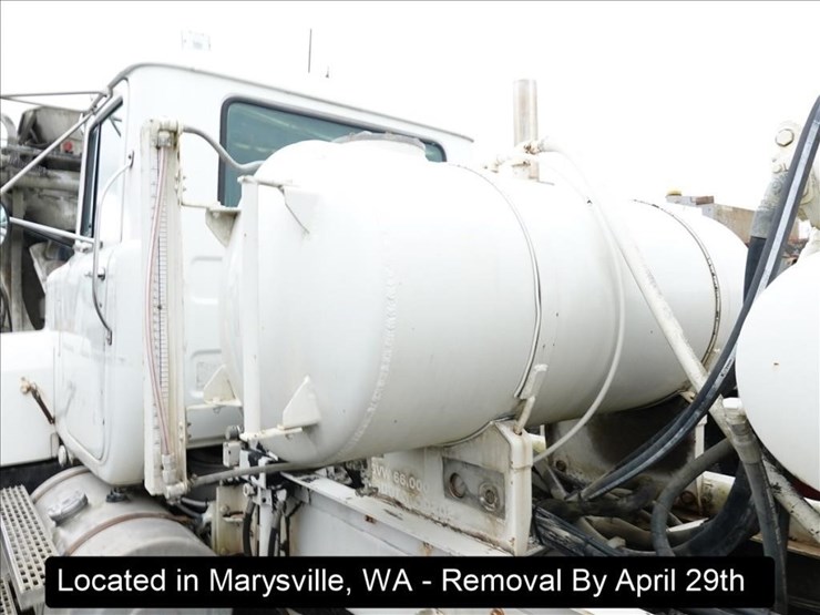 1996-mack-rd690s-image-3