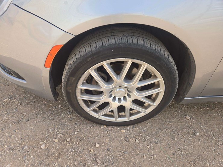 2015-chrysler-200-s-sedan-4d-image-7