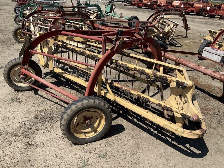 new-holland-260-image-14