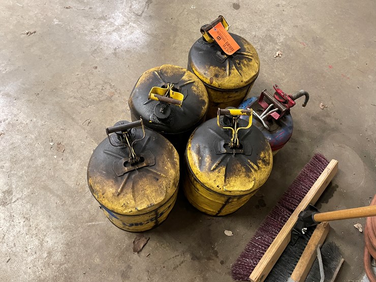 #2578-•-metal-fuel-cans-(columbia-heights,-mn)-image-3