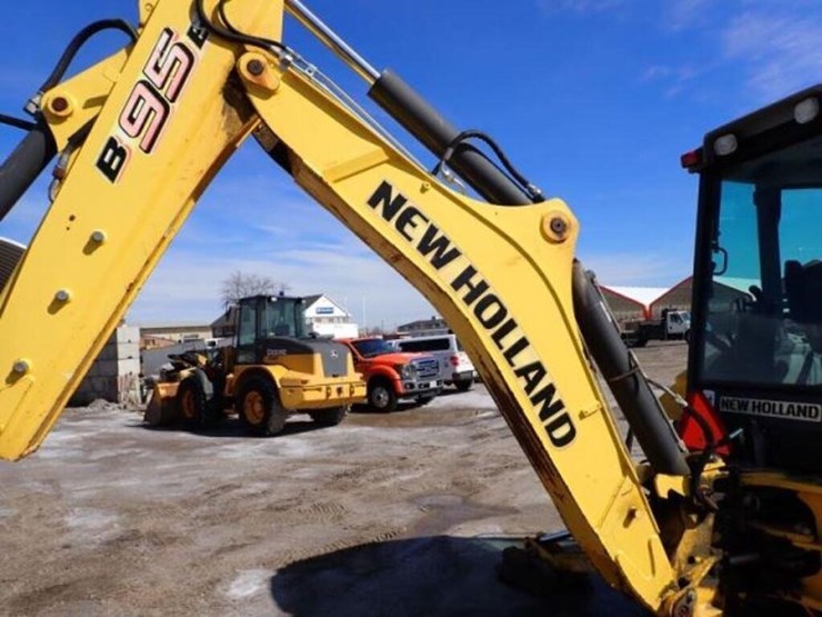 2012-new-holland-b95b-image-52