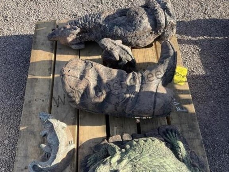 concrete-lizards-,-cowboy-boot-&-coyote-image-5