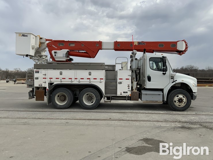 2015-freightliner-m2-106-image-12