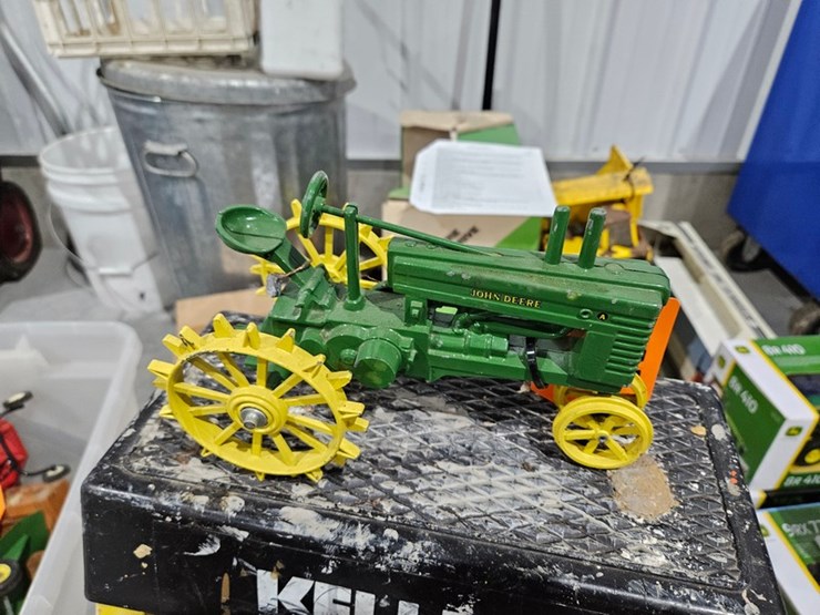 #998-•-john-deere-model-a-1/16-die-cast-toy-tractor-image-3