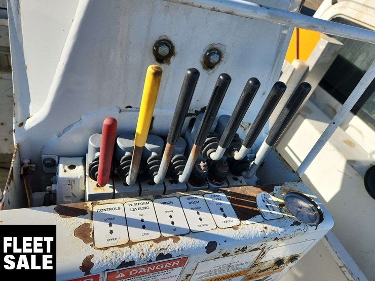 2020-freightliner-m2-106-image-28