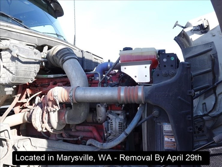 2015-peterbilt-567-image-11