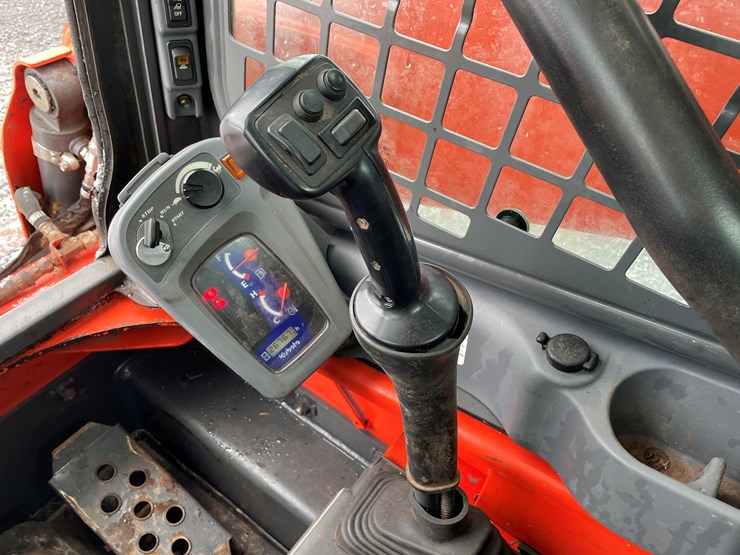 2022-kubota-ssv75-image-39