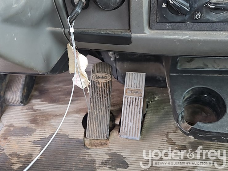 2017-peterbilt-337-image-29