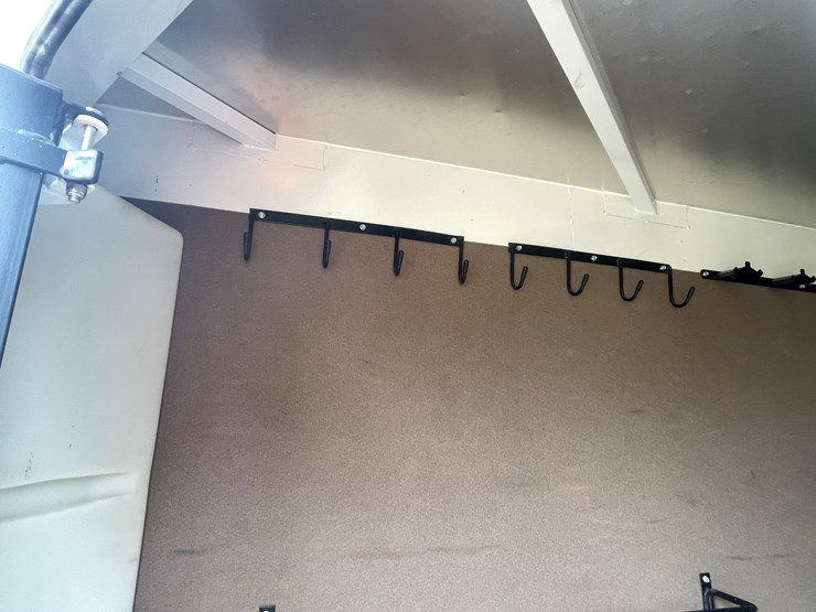 #292-•-2005-trails-west-classic-horse-trailer-(has-mn-title-in-delay)(scandia,-mn)-image-37