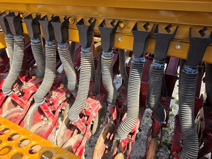 2022-haybuster-107c-image-9