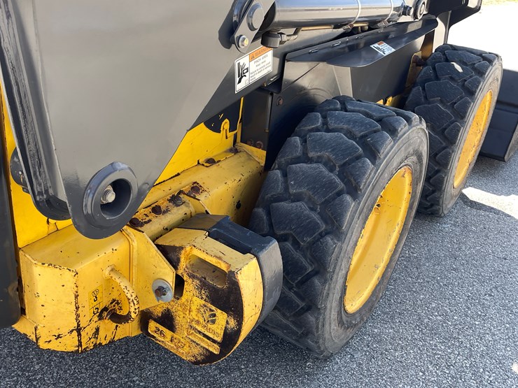 new-holland-l170-image-23