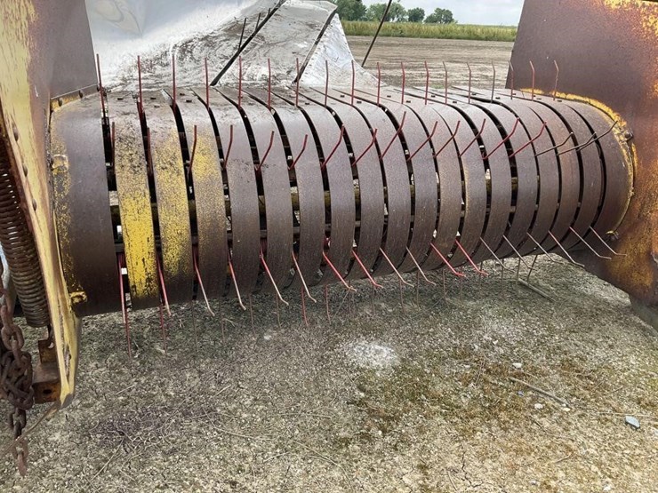 new-holland-5'-pull-hyd.-hay-turner-image-6