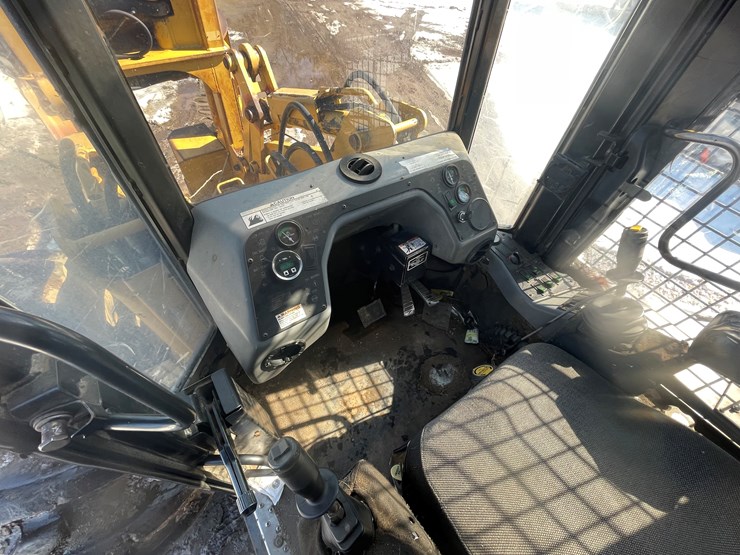 2008-caterpillar-553-image-30