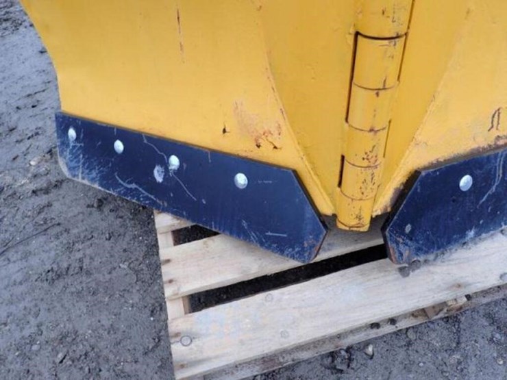 trackless-hydraulic-v-plow-image-8