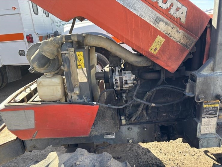 2005-kubota-m8200-image-9