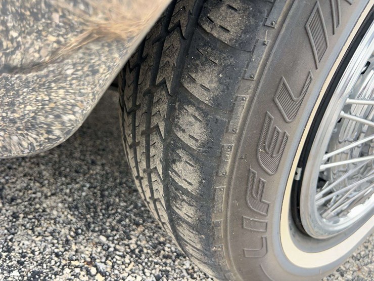 1989-lincoln-town-car-image-26