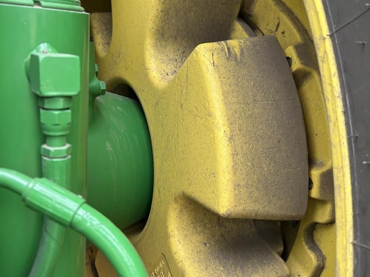 2014-john-deere-8320r-image-41