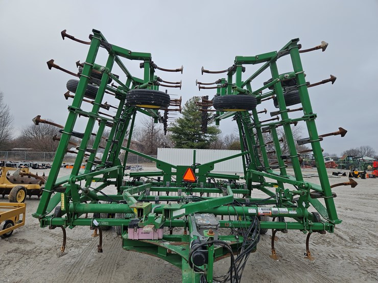 2013-john-deere-2210-image-3