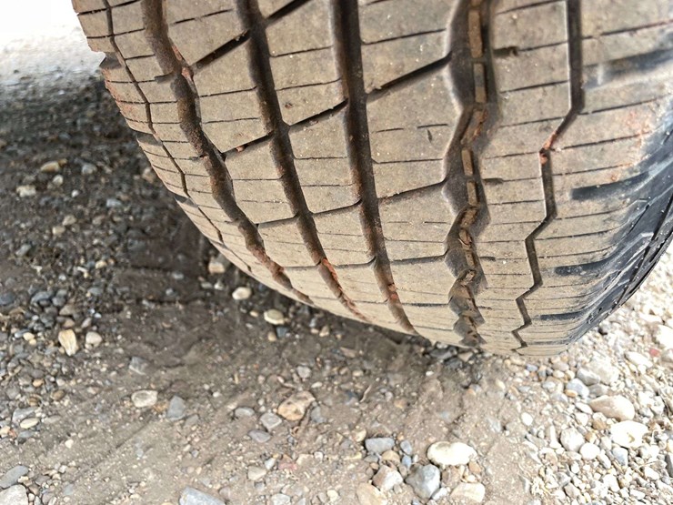 2011-nissan-frontier-sv-image-23