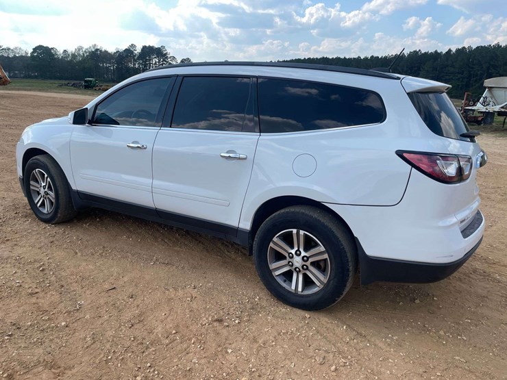 2017-chevrolet-traverse-image-2