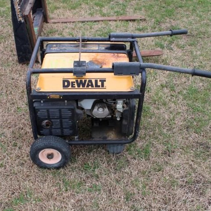 #1109 DEWALT DG7000 GENERATOR HAS 30A 120VAC 2 20A