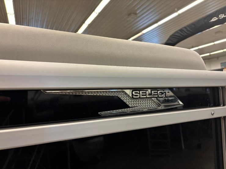 2025-g3-suncatcher-select-18c-pontoon-image-31