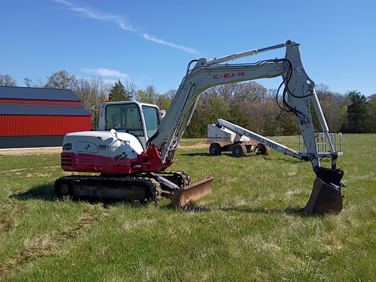 2011-takeuchi-tb285-image-12