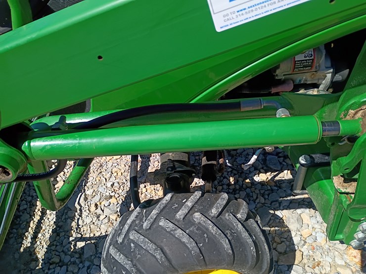 2013-john-deere-1025r-image-47