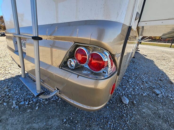 #22198-•-2007-georgie-boy-landau-motorhome-image-92