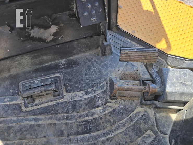 2018-deere-1050k-image-12