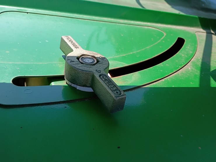 2013-john-deere-630-image-37