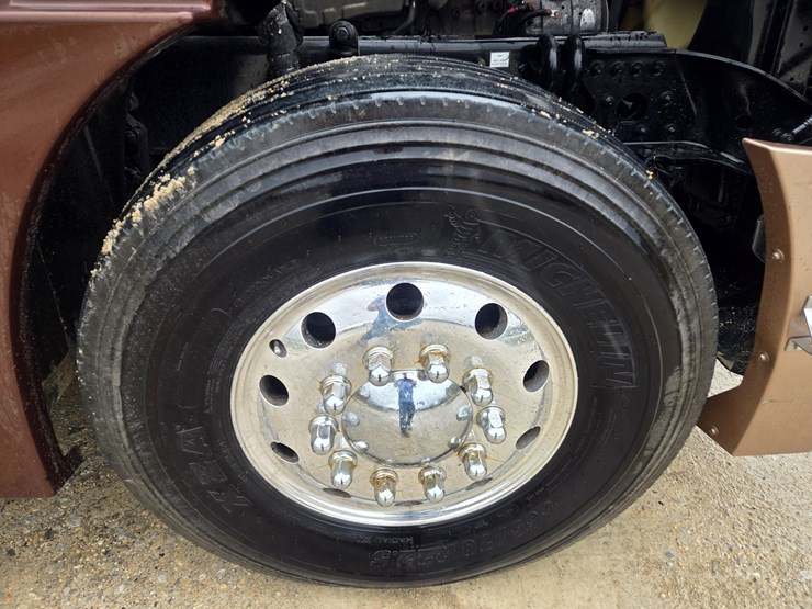 2017-western-star-5700xe-image-131