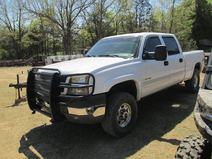 2004-chevrolet-2500hd-image-1