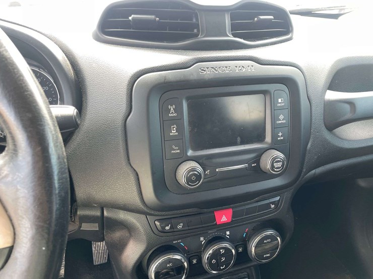 2015-jeep-renegade-image-13