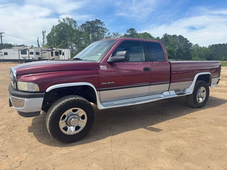 1996-dodge-ram-2500-image-1