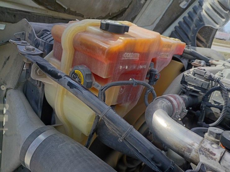 2009-freightliner-cascadia-125-image-22