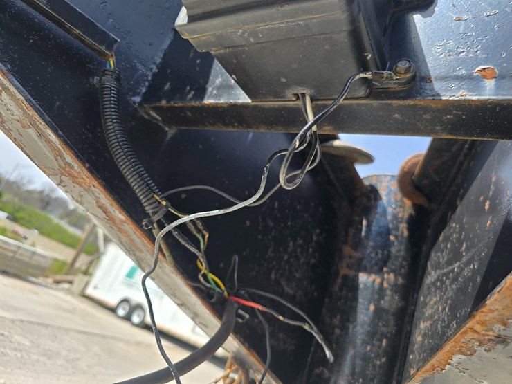 #22628-•-2005-bales-gooseneck-trailer-image-43