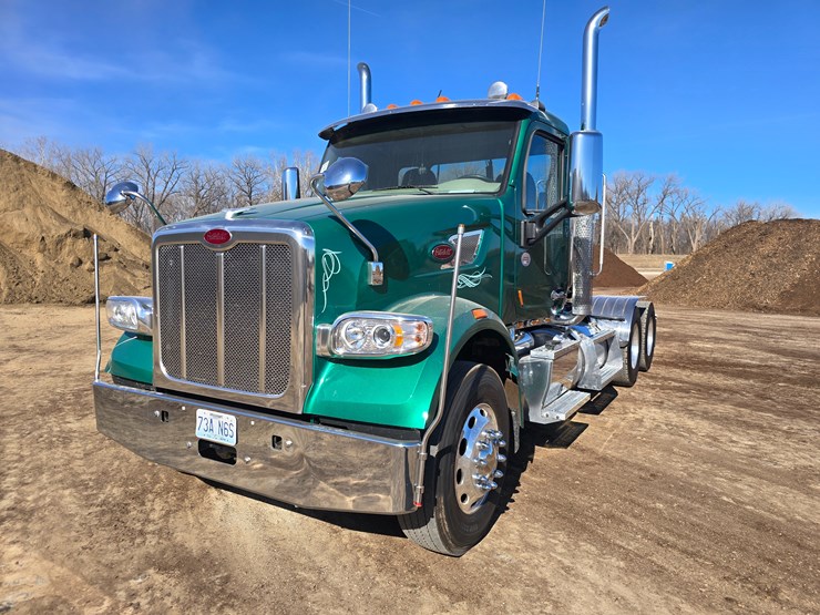 2019-peterbilt-567-image-2
