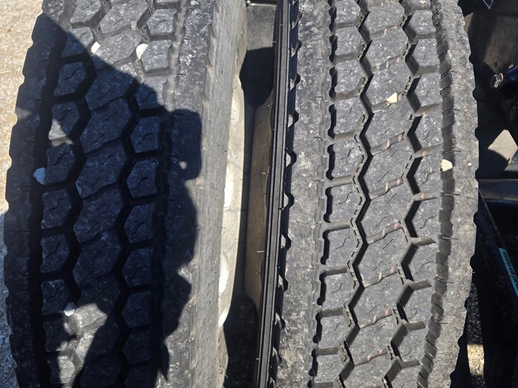 2005-peterbilt-379-image-93