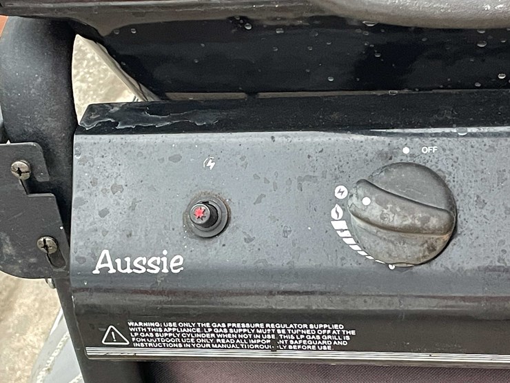 #7015-•-aussie-propane-grill-(o3)-image-11