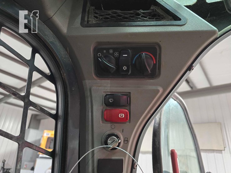 2021-caterpillar-242d3-image-18